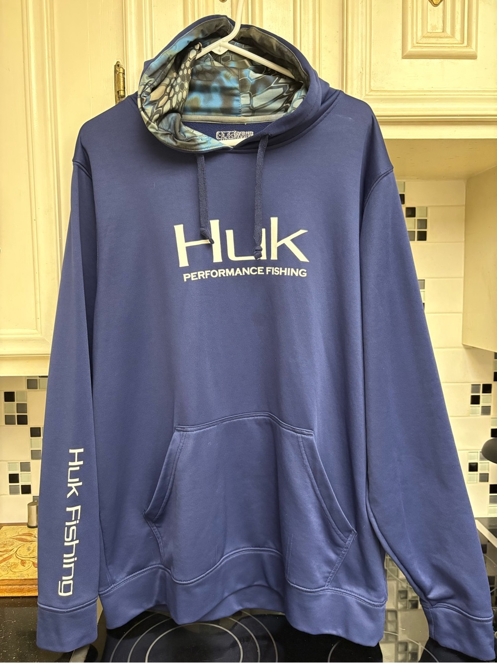 Huk Men’s Pullover Hoodie Size L. Navy.